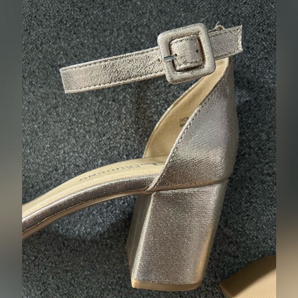 Gold CL by Laundry Jody Sandal - Picture 4 of 7